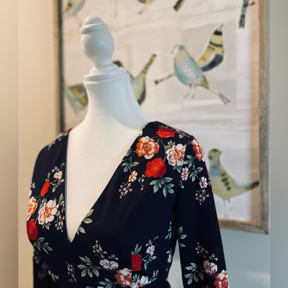 🌷2 for $20🌷NWT EMMY& I Size XS Bodycon Mermaid-Style Floral Dress - Picture 4 of 9